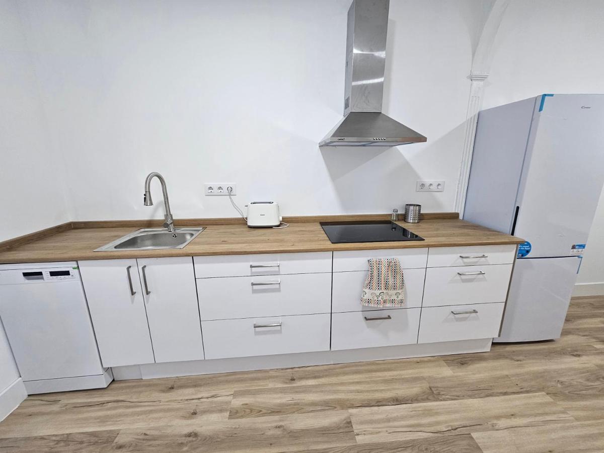 Apartamentos En El Centro - Plaza De Amboage - Wifi Ферол Екстериор снимка