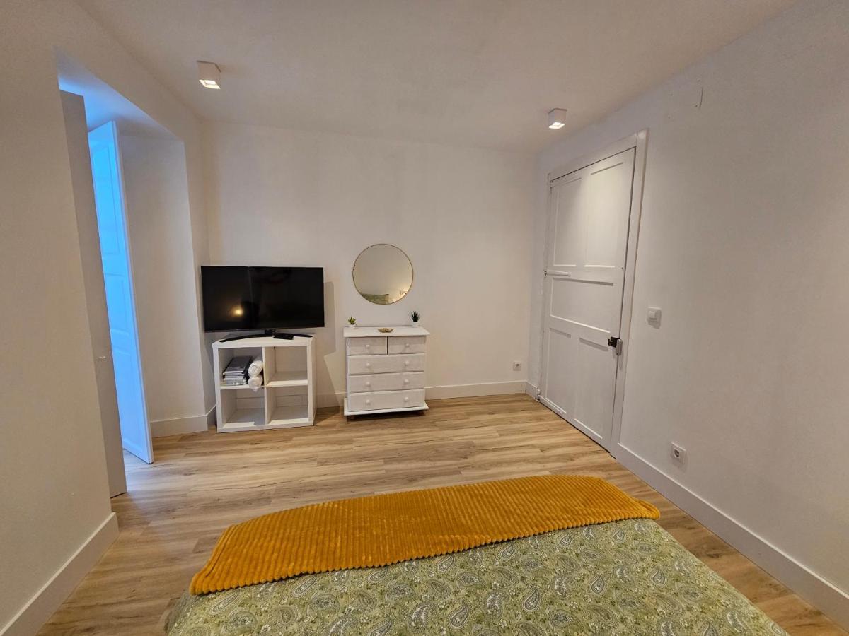 Apartamentos En El Centro - Plaza De Amboage - Wifi Ферол Екстериор снимка