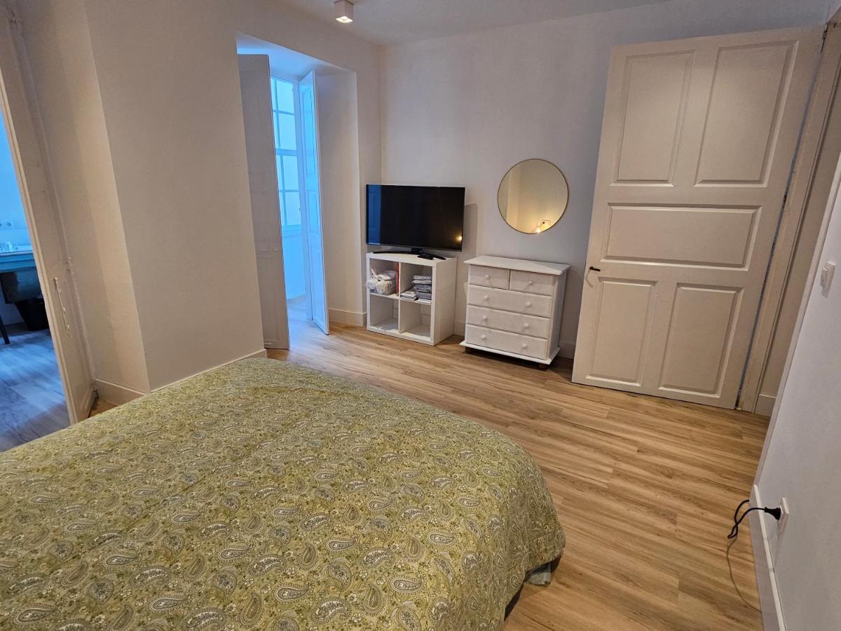 Apartamentos En El Centro - Plaza De Amboage - Wifi Ферол Екстериор снимка