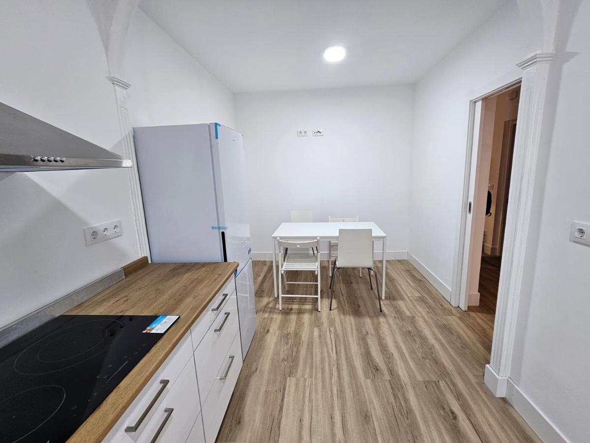 Apartamentos En El Centro - Plaza De Amboage - Wifi Ферол Екстериор снимка