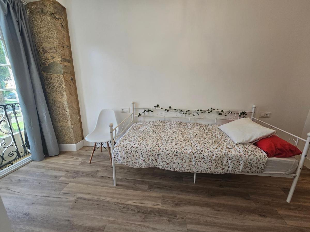 Apartamentos En El Centro - Plaza De Amboage - Wifi Ферол Екстериор снимка